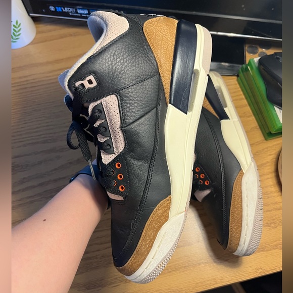 Jordan 3 Desert Elephant Size 10 - Picture 4 of 7